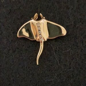 Stingray 14K Yellow Gold Pendant/Pin w/ 5 Diamonds